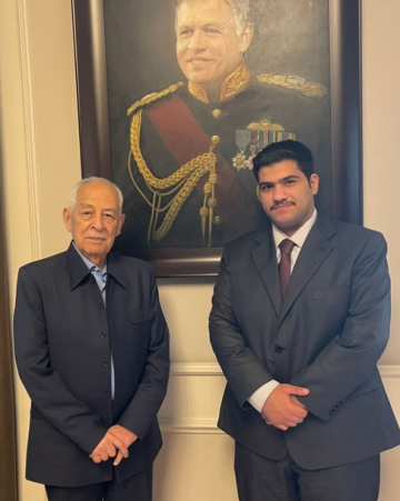 آل خطاب يلتقي العيسوي لبحث تطوير أنشطة فريق كلنا خلف قيادتنا الهاشمية آل خطاب يلتقي العيسوي لبحث تطوير أنشطة فريق كلنا خلف قيادتنا الهاشمية