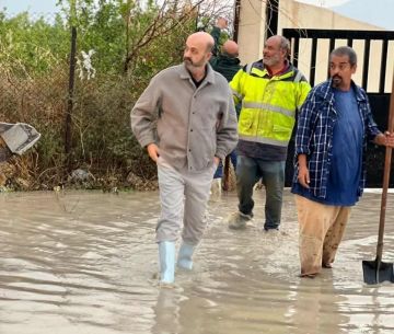 معالجة ارتفاع منسوب المياه في مدرسة ومنزل بالأغوار الشمالية