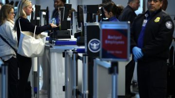 وقف الرحلات الجوية بمطار هيوستن وسط استمرار الإغلاق الحكومي وقف الرحلات الجوية بمطار هيوستن وسط استمرار الإغلاق الحكومي