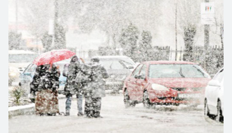 المملكة المتحدة تتجمد: الصقيع والثلوج تتسبب في إغلاق المدارس وتعطل الحركة