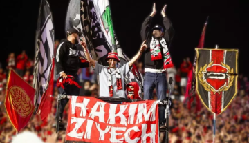 بالفيديو .. حكيم زياش يلهب مدرجات الوداد بأغنية فلسطين أرض الصمود 