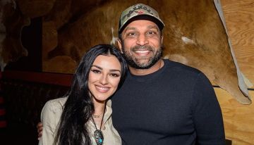 قوات خاصة تحمي صديقة مسؤول بارز.. وجدل واسع في أمريكا قوات خاصة تحمي صديقة مسؤول بارز.. وجدل واسع في أمريكا