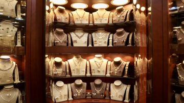 82.60 دينارا سعر غرام الذهب عيار 21 في السوق المحلية السبت 82.60 دينارا سعر غرام الذهب عيار 21 في السوق المحلية السبت