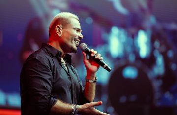 صفعة عمرو دياب لشاب مصري تعود للواجهة من جديد