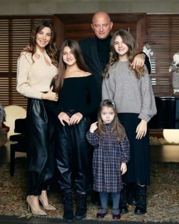 نانسي عجرم تحسم جدل انفصالها وترد على حذف صور زوجها