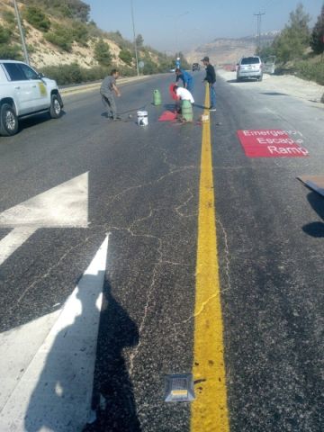 أعمال صيانة وتخطيط على طريق العدسية ناعور باتجاه الشونة وتنبيهات للسائقين أعمال صيانة وتخطيط على طريق العدسية ناعور باتجاه الشونة وتنبيهات للسائقين