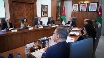 اعتماد الفائزين بالدورة الثالثة لجائزة الحسين للعمل التطوعي برئاسة الدكتور جعفر حسان