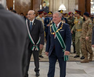 الرئيس الباكستاني يمنح الملك عبدالله الثاني وسام نيشان باكستان الرئيس الباكستاني يمنح الملك عبدالله الثاني وسام نيشان باكستان