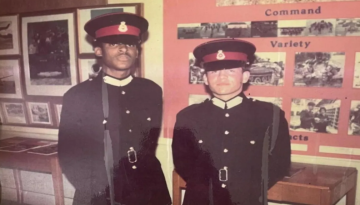 علاقات تمتد لسنوات الملك والرئيس المنتخب لباربادوس يجتمعان بعد صداقة بدأت في ساندهيرست