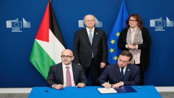 الاتحاد الأوروبي يعتمد برنامجا بـ 1.6 مليار يورو لدعم الإصلاحات الفلسطينية الاتحاد الأوروبي يعتمد برنامجا بـ 1.6 مليار يورو لدعم الإصلاحات الفلسطينية