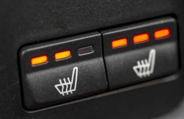 طبيب يحذر من مخاطر تدفئة مقاعد السيارة على الرجال طبيب يحذر من مخاطر تدفئة مقاعد السيارة على الرجال