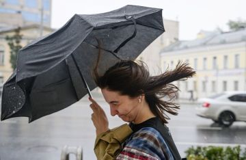 استخدام سماعة أذن واحدة فقط أمر ضار جدا بالسمع استخدام سماعة أذن واحدة فقط أمر ضار جدا بالسمع