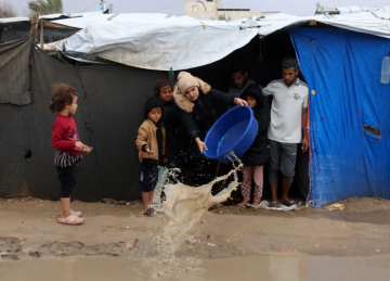الأونروا: معاناة قاسية يعيشها أهالي غزة في ظل الأمطار وتعنت الاحتلال في إدخال المساعدات الأونروا: معاناة قاسية يعيشها أهالي غزة في ظل الأمطار وتعنت الاحتلال في إدخال المساعدات