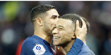 بعد تتويجه بالأفضل في إفريقيا.. رسالة مؤثرة من مبابي إلى حكيمي