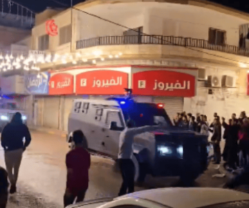 بعد مداهمة الرمثا .. خبير جرائم ينتقد التصوير وسط إطلاق النار ويحذر الأردنيين بعد مداهمة الرمثا .. خبير جرائم ينتقد التصوير وسط إطلاق النار ويحذر الأردنيين