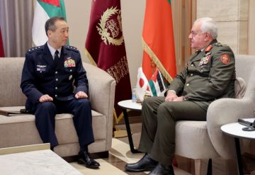 اللواء الحنيطي يستقبل رئيس أركان قوات الدفاع الذاتية اليابانية اللواء الحنيطي يستقبل رئيس أركان قوات الدفاع الذاتية اليابانية