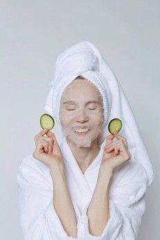 طرق طبيعية لتفتيح وإشراقة البشرة في دقائق معدودة طرق طبيعية لتفتيح وإشراقة البشرة في دقائق معدودة