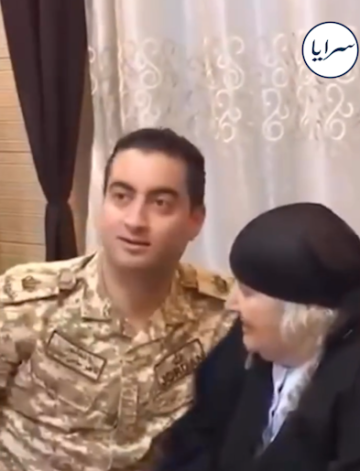  على الطريقة الكركية .. جدة الطبيب ماهر حجازين تلبسه رتبة الرائد (فيديو)