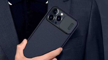 لحماية العدسة أم الخصوصية .. لماذا يلجأ البعض إلى حجب كاميرات هواتفهم؟