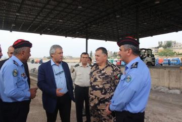 وزير النقل يتفقد حركة المسافرين والشحن في المعابر الحدودية