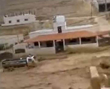 الامن يوضح حول حافلة جرفتها السيول في الزرقاء: لا ركاب فيها