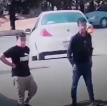 الأجهزة الأمنية تلقي القبض على أحد الأحداث المتورطين في سرقة تنكة زيت من حاج مسن في عمان