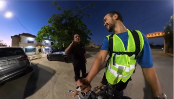 بالفيديو .. شاب مغربي يدخل بيت أردني عن طريق الخطأ .. وهذا ما حدث