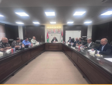 وزير الداخلية يزور دار محافظة العقبة ويجتمع مع مجلسها الأمني