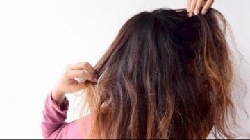 روتين شتوي متكامل للشعر الجاف والهايش: خطوات طبيعية تمنحك حيوية ولمعانا