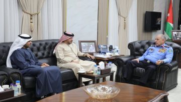 وفد من القيادة العامة لشرطة أبو ظبي يزور مديرية الأمن العام وفد من القيادة العامة لشرطة أبو ظبي يزور مديرية الأمن العام