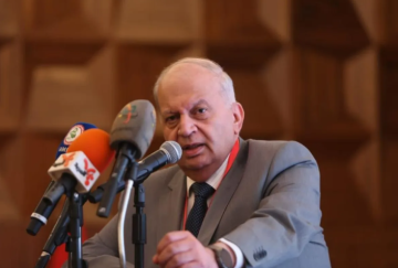 الطبيب الأردني وليد سرحان يشخص ويعطي حلولا لهوس نتف الشعر