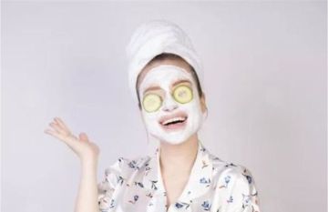 ماسك العسل والزبادي لبشرة مشرقة وطبيعية ماسك العسل والزبادي لبشرة مشرقة وطبيعية