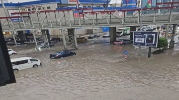 أمطار غزيرة في عمان تؤدي لارتفاع منسوب المياه وتحذيرات من ربط مزاريب الأسطح بالصرف الصحي