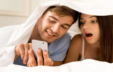 استخدام الهاتف ليلا لا يدمر نومك فقط بل قد يهدد صحتك العامة! استخدام الهاتف ليلا لا يدمر نومك فقط بل قد يهدد صحتك العامة!