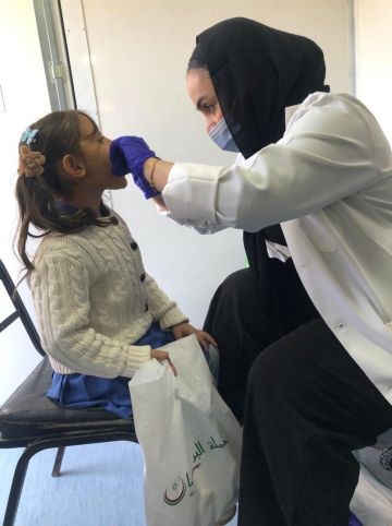 البر والإحسان توزع مساعدات في الضليل وتقدم خدمات طبية لأكثر من 100 طفل