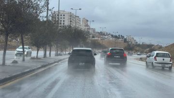 الدوريات الخارجية تتعامل مع تدهور شاحنتين وانجراف أتربة