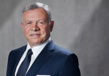 الملك يلتقي رئيس الوزراء الباكستاني ويؤكد أهمية توسيع التعاون