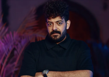 مطرب مصري معروف يدخل في غيبوبة بعد حادث مروع مطرب مصري معروف يدخل في غيبوبة بعد حادث مروع