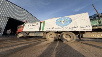 الحملة الأردنية توزع ألف طرد على نازحين في شمال قطاع غزة وجنوبه الحملة الأردنية توزع ألف طرد على نازحين في شمال قطاع غزة وجنوبه