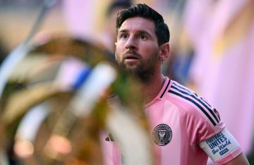 فيديو يثير دموع ميسي ..  وهل حسم موقفه من الاعتزال في برشلونة؟