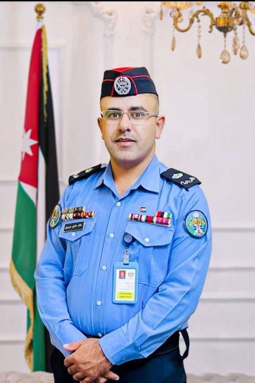 الزميل السلامين يهنئ الرائد خالد الخشمان بالترفيع الزميل السلامين يهنئ الرائد خالد الخشمان بالترفيع