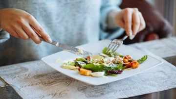 تعرف إلى أفضل توقيت لتناول العشاء خلال فصل الشتاء تعرف إلى أفضل توقيت لتناول العشاء خلال فصل الشتاء