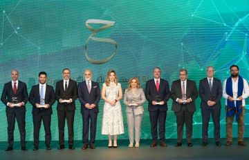 مندوبا عن الملك والملكة، الأمير طلال يكرم الفائزين بجائزة الحسين لأبحاث السرطان