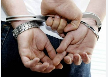 ضبط محتال باع كوبونات وهمية لثلاث فتيات داخل أحد مولات عمان