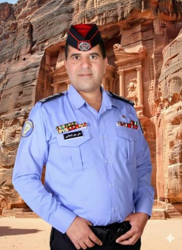 عبد الله جبر بني خالد يهنئ شقيقه علي بالترفيع إلى رتبة نقيب