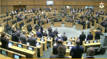 النواب يقرؤون الفاتحة على روح الملك الراحل الحسين النواب يقرؤون الفاتحة على روح الملك الراحل الحسين