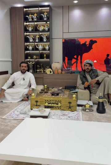 بالفيديو .. رحلة على درب الآباء والأجداد: شابان من البادية الجنوبية ينطلقان إلى مكة على ظهور الإبل بالفيديو .. رحلة على درب الآباء والأجداد: شابان من البادية الجنوبية ينطلقان إلى مكة على ظهور الإبل