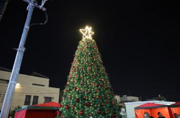 إضاءة شجرة عيد الميلاد في النادي الأرثوذكسي