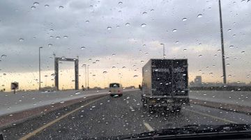 الخميس .. انخفاض طفيف في درجات الحرارة .. وزخات مطر متقطعة