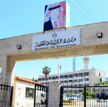 معلمون يطالبون عبر سرايا بحذف الوحدة الخامسة من منهاج اللغة الإنجليزية لهذه الصفوف - تفاصيل